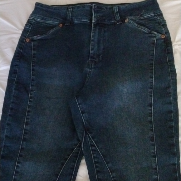 Soho New York & Co. (Jennifer Hudson) Straight leg Jeans - Picture 2 of 10